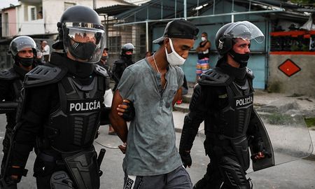 Las protestas de este domingo, que fueron duramente reprimidas según muestran numerosos videos y cuentas de redes sociales. Las protestas de este domingo, que fueron duramente reprimidas según muestran numerosos videos y cuentas de redes sociales.
