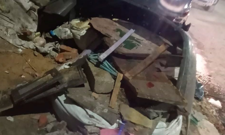 Estaba borracho, perdió el control de su auto, se incrustó en una casa y se fugó Estaba borracho, perdió el control de su auto, se incrustó en una casa y se fugó