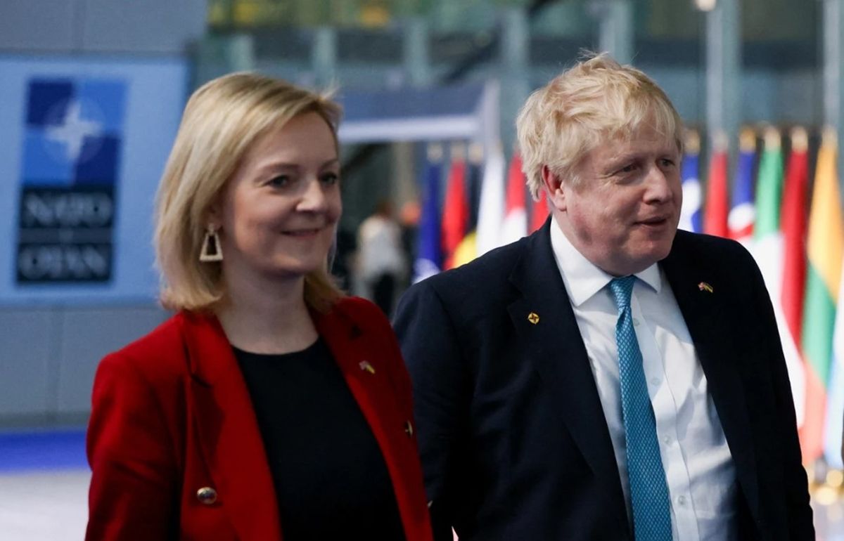 Johnson y Truss viajarán mañana martes al castillo de Balmoral, en Escocia, para mantener sus respectivas audiencias con la reina Isabel II.