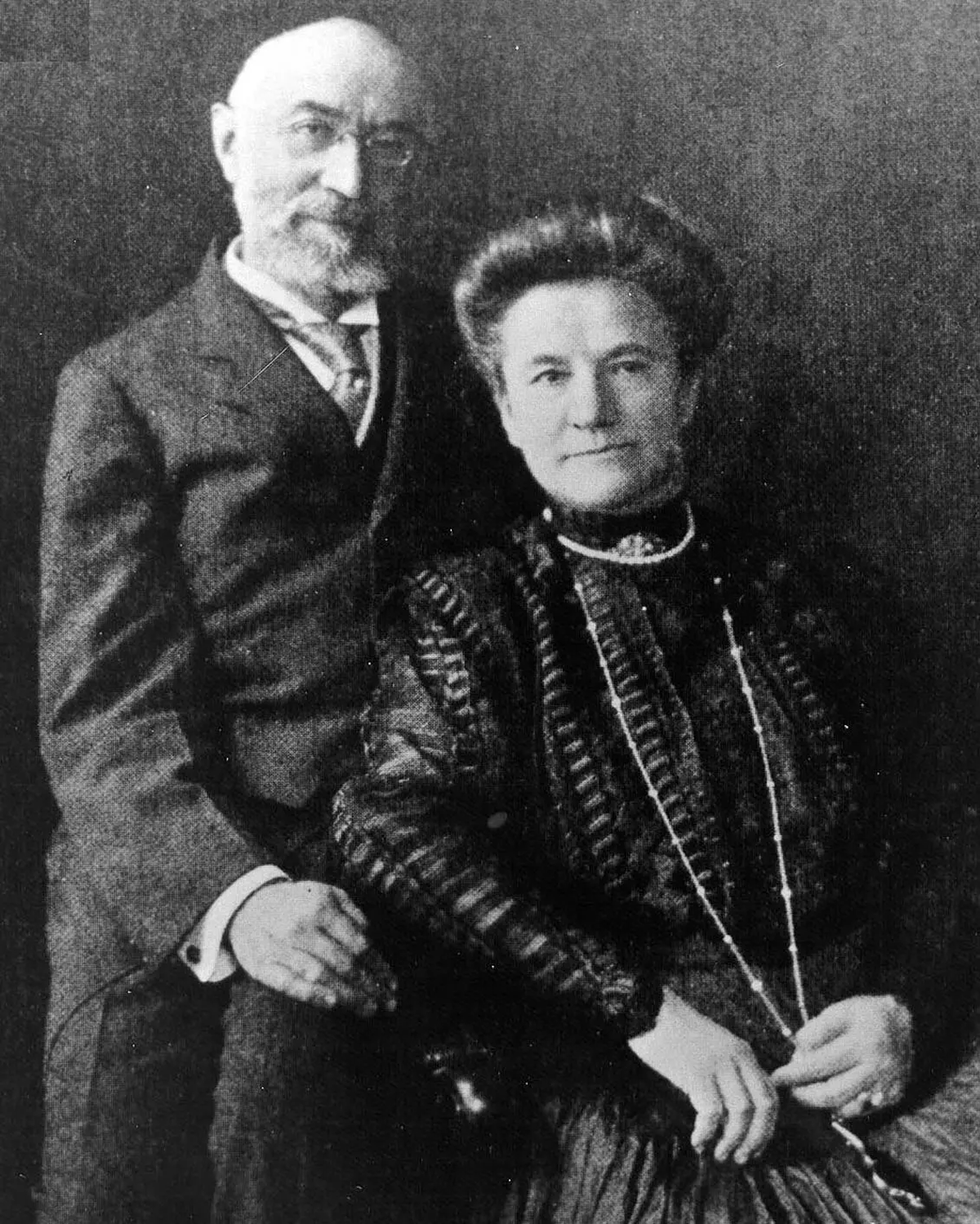 Isidor e Ida Straus, una de las parejas más ricas a bordo del Titanic que fallecieron cuando este se hundió.