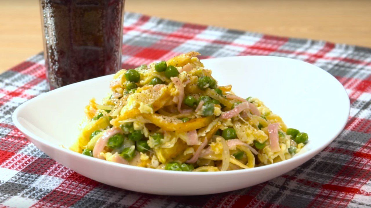 El revuelto gramajo con pollo es un plato delicioso y fácil de preparar en casa. El revuelto gramajo con pollo es un plato delicioso y fácil de preparar en casa.