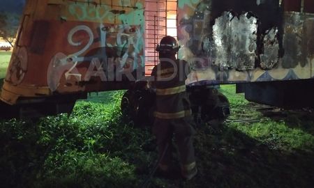 Los Bomberos Zapadores debieron apagar el incendio originado en la locomotora del Parque Federal. Los Bomberos Zapadores debieron apagar el incendio originado en la locomotora del Parque Federal.