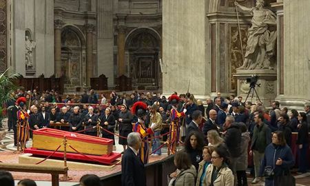 Las búsquedas para viajar a Roma se multiplicaron por 20 tras la muerte del papa Francisco. Las búsquedas para viajar a Roma se multiplicaron por 20 tras la muerte del papa Francisco.
