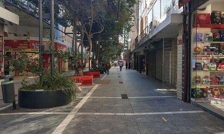 Pese a la crisis del sector, los comerciantes miran con buenas expectativas hacia adelante por algunas señales positivas de repunte en algunos rubros. Pese a la crisis del sector, los comerciantes miran con buenas expectativas hacia adelante por algunas señales positivas de repunte en algunos rubros.