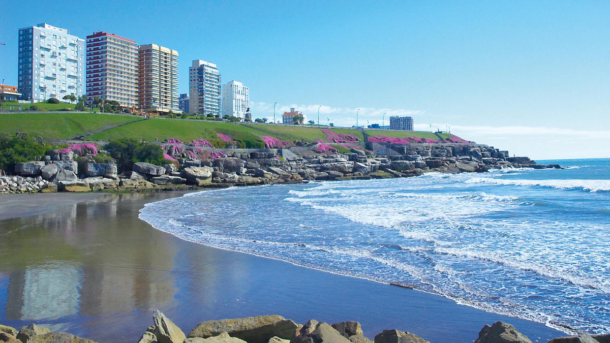 Playas para familias o diversión de los jóvenes