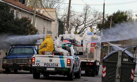 Operativos de desinfección en Villa Azul, en la provincia de Buenos Aires. Operativos de desinfección en Villa Azul, en la provincia de Buenos Aires.