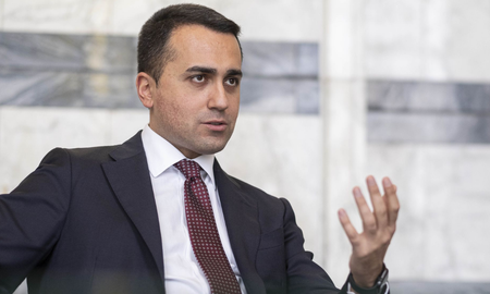 Italia expulsa a 30 diplomáticos rusos por razones de seguridad nacional. Italia expulsa a 30 diplomáticos rusos por razones de seguridad nacional.