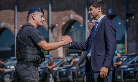 Maximiliano Pullaro entregó un helicóptero y camionetas para la Policía: El miedo en Santa Fe cambió de lado. Maximiliano Pullaro entregó un helicóptero y camionetas para la Policía: El miedo en Santa Fe cambió de lado.