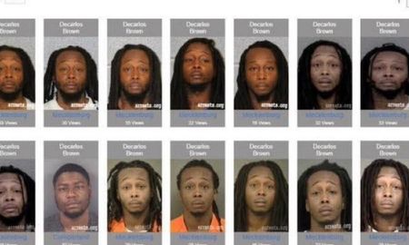 Decarlos Brown Jr., de 34 años, cuenta con un historial criminal que incluye robos, agresiones y problemas de salud mental, y enfrenta cargos por el asesinato de Iryna Zarutska. Decarlos Brown Jr., de 34 años, cuenta con un historial criminal que incluye robos, agresiones y problemas de salud mental, y enfrenta cargos por el asesinato de Iryna Zarutska.