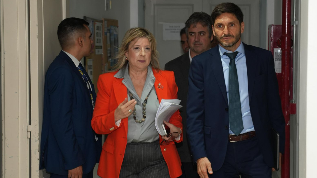 La ministra&nbsp;Alejandra Monteoliva&nbsp;y el gobernador&nbsp;Maximiliano Pullaro&nbsp;encabezaron la conferencia en el Ministerio de Seguridad.