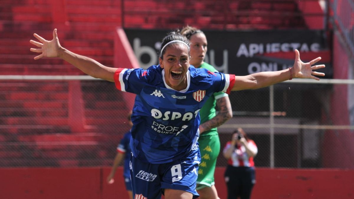 La delantera tatengue Melina Reus fue la máxima goleadora de la temporada con 16 tantos. La delantera tatengue Melina Reus fue la máxima goleadora de la temporada con 16 tantos.