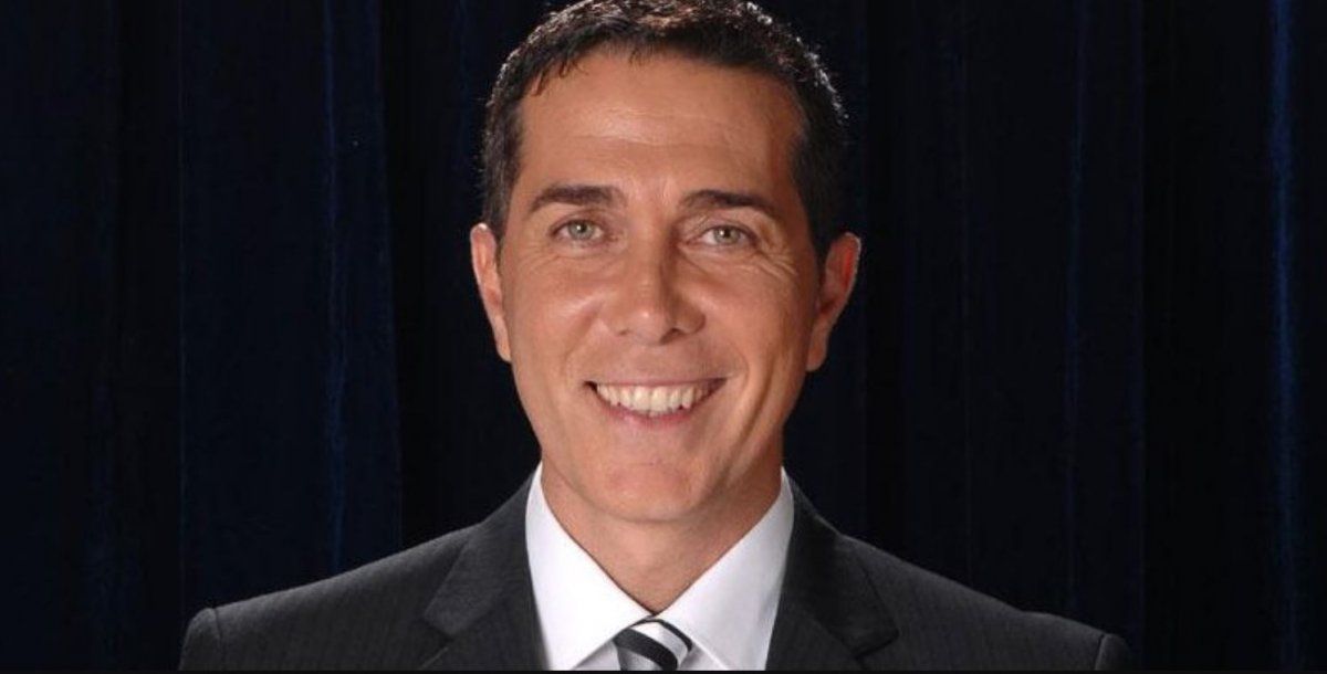 Rodolfo Barili conduce Telefe Noticias junto a Cristina Pérez.