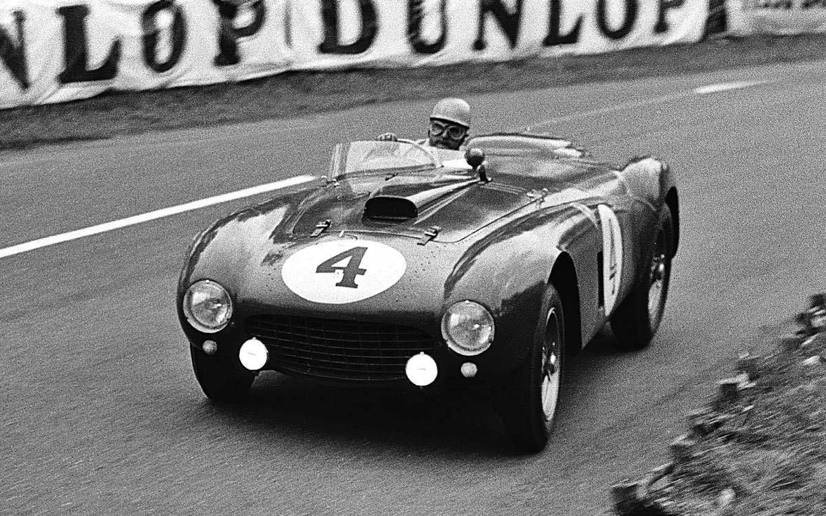 José Froilán González es uno de los dos argentinos que, a la fecha, ganaron las legendarias 24 Horas de Le Mans (el otro es el cordobés José María López). Pepe las conquistó el domingo 13 de junio de 1954 –con la Ferrari 375 Plus Sport Nº 4 de 4500 cc– y, su coequiper, fue el francés Maurice Trintignant. El Cabezón condujo la Rossa durante 17 horas, la mayoría bajo una intensa lluvia. José Froilán González es uno de los dos argentinos que, a la fecha, ganaron las legendarias 24 Horas de Le Mans (el otro es el cordobés José María López). Pepe las conquistó el domingo 13 de junio de 1954 –con la Ferrari 375 Plus Sport Nº 4 de 4500 cc– y, su coequiper, fue el francés Maurice Trintignant. El Cabezón condujo la Rossa durante 17 horas, la mayoría bajo una intensa lluvia.