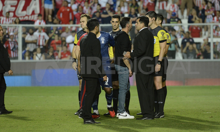 Kily González, reclamando uno de los siete penales que sufrió en contra Unión en toda la Liga Profesional. La noche ante Huracán. Kily González, reclamando uno de los siete penales que sufrió en contra Unión en toda la Liga Profesional. La noche ante Huracán.