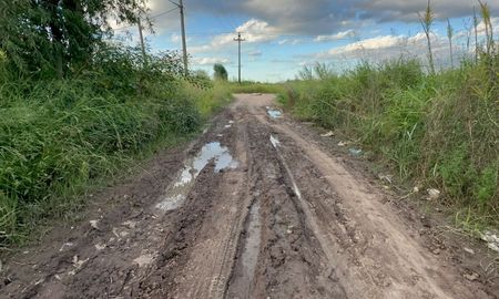 Así se encuentra Pasaje Público, entre Chiclana y Crespo, en Cabaña Leiva: crecen las preocupaciones ante posibles lluvias. Así se encuentra Pasaje Público, entre Chiclana y Crespo, en Cabaña Leiva: crecen las preocupaciones ante posibles lluvias.