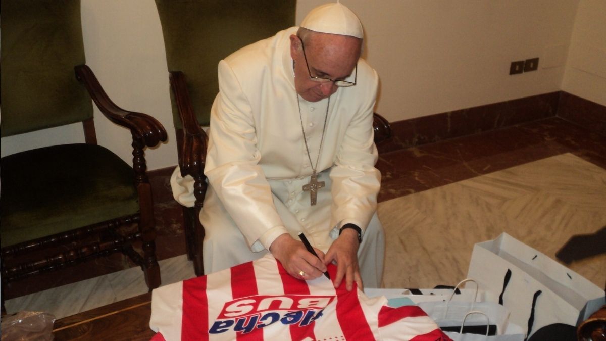 El papa Francisco con la camiseta de Unión.