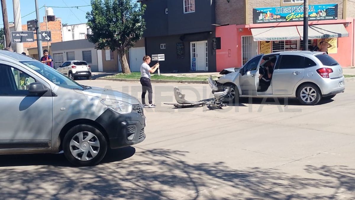 Este lunes en horas de la siesta se registró un accidente vehicular en barrio Transporte.