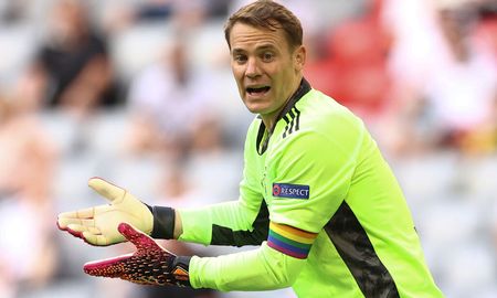 Uefa desestimó la posible sanción contra Manuel Neuer, de Alemania, por utilizar una cinta de capitán con los colores de la bandera Lgbtiq+. Uefa desestimó la posible sanción contra Manuel Neuer, de Alemania, por utilizar una cinta de capitán con los colores de la bandera Lgbtiq+.