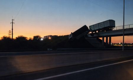 Según se precisó, la circulación fue interrumpida de manera total en ese sector alrededor de las 4:14 y se implementaron desvíos hacia la ruta AO12. Según se precisó, la circulación fue interrumpida de manera total en ese sector alrededor de las 4:14 y se implementaron desvíos hacia la ruta AO12.