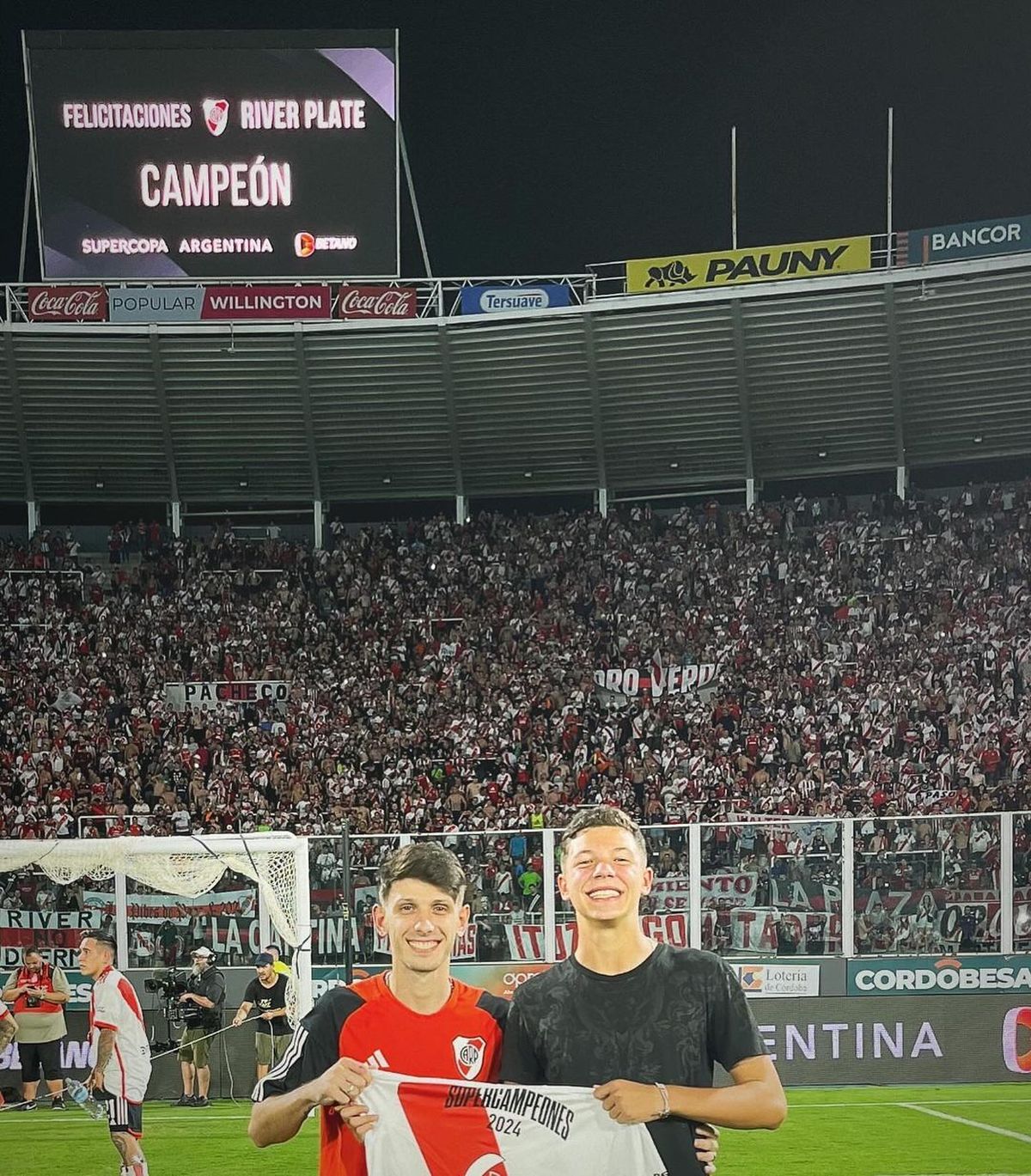 Facundo junto a su hermano Bastián Demichelis. Facundo junto a su hermano Bastián Demichelis.