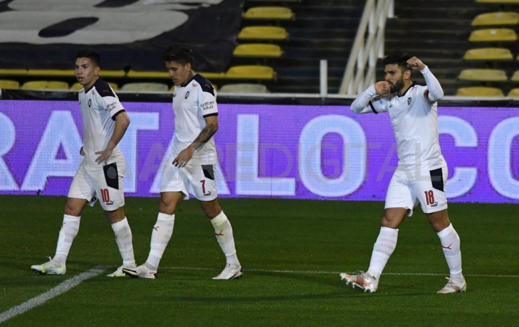 Independiente derrotó 2-1 a Rosario Central y se mantiene como líder del Torneo de la Liga Profesional con 14 unidades.