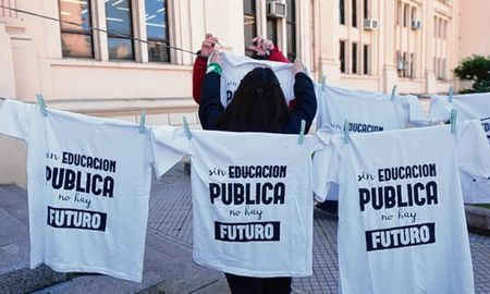 Bajo el lema ni voucher, ni arancel: salarios dignos y presupuesto educativo” la comunidad educativa de UNR marchará este miércoles. Bajo el lema ni voucher, ni arancel: salarios dignos y presupuesto educativo” la comunidad educativa de UNR marchará este miércoles.