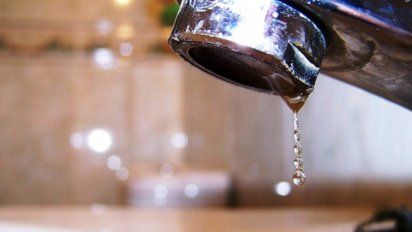 Assa comienza a cortar el agua a 52 comercios e industrias de Santa Fe que no pagan