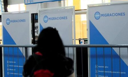 LaCorte Suprema validó la decisión de cancelar la residencia a un extranjerocondenado por robo agravado. LaCorte Suprema validó la decisión de cancelar la residencia a un extranjerocondenado por robo agravado.