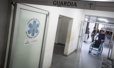 El joven de 23 años que resultó herido fue trasladado al hospital Cullen de Santa Fe. El joven de 23 años que resultó herido fue trasladado al hospital Cullen de Santa Fe.