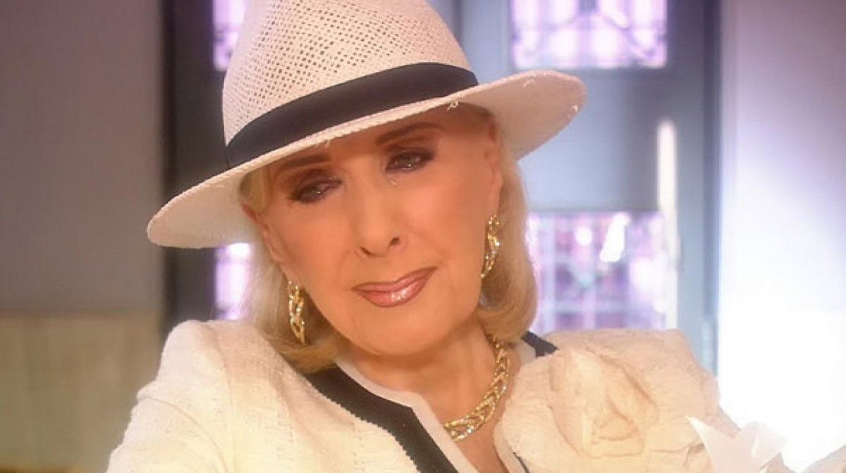 Difundieron una foto de Mirtha Legrand internada. 