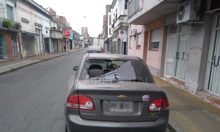 vandalismo: destrozaron a piedrazos varios vehiculos en el centro de la ciudad vandalismo: destrozaron a piedrazos varios vehiculos en el centro de la ciudad