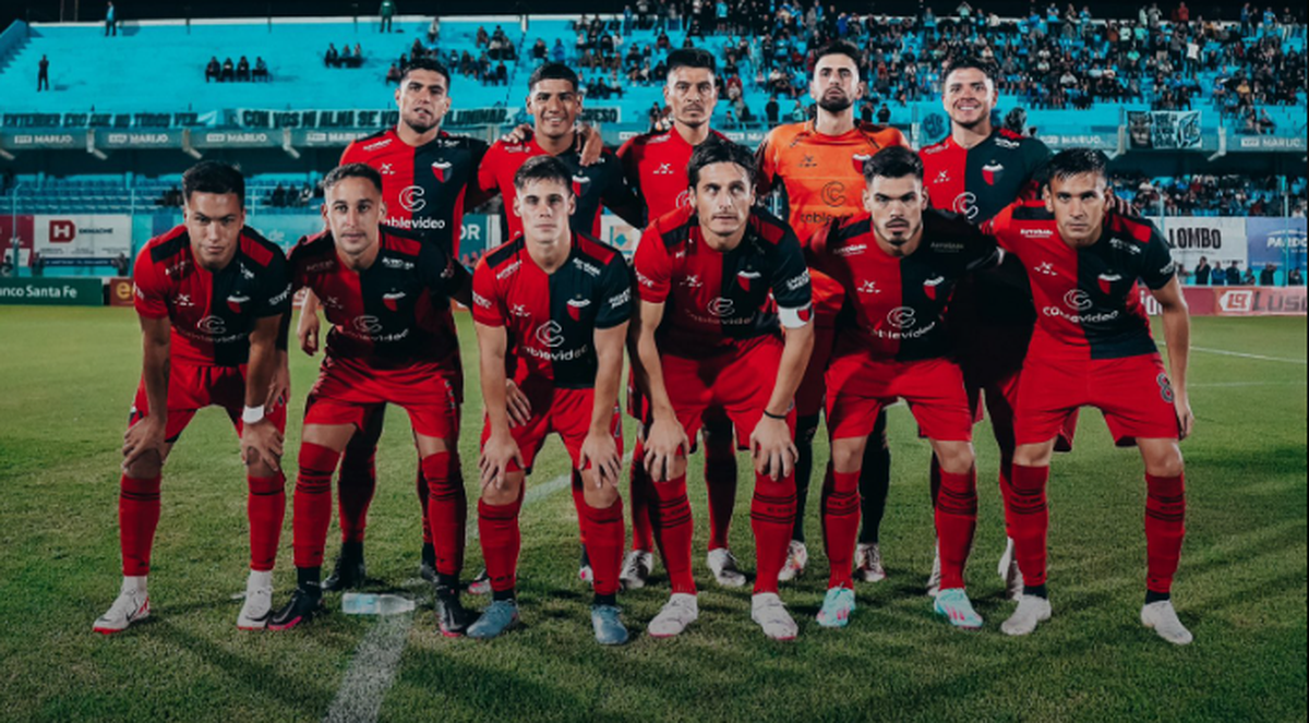 El equipo de Colón ante Estudiantes en Río Cuarto. Foto: Club Colón. El equipo de Colón ante Estudiantes en Río Cuarto. Foto: Club Colón.