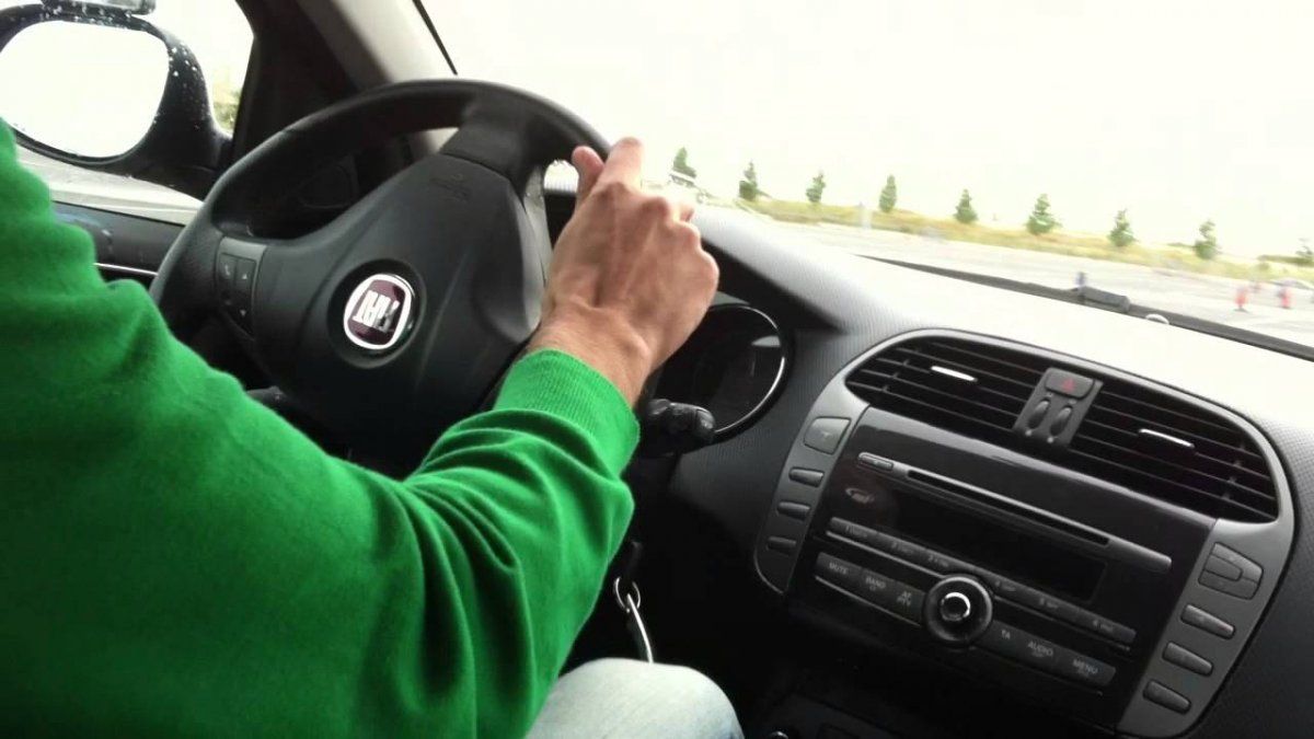 Remisero fue despedido por masturbarse ante una adolescente