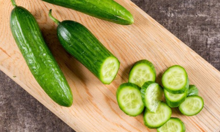 Con antioxidantes y potasio, el pepino ayuda a controlar la presión arterial y a combatir la inflamación. Con antioxidantes y potasio, el pepino ayuda a controlar la presión arterial y a combatir la inflamación.