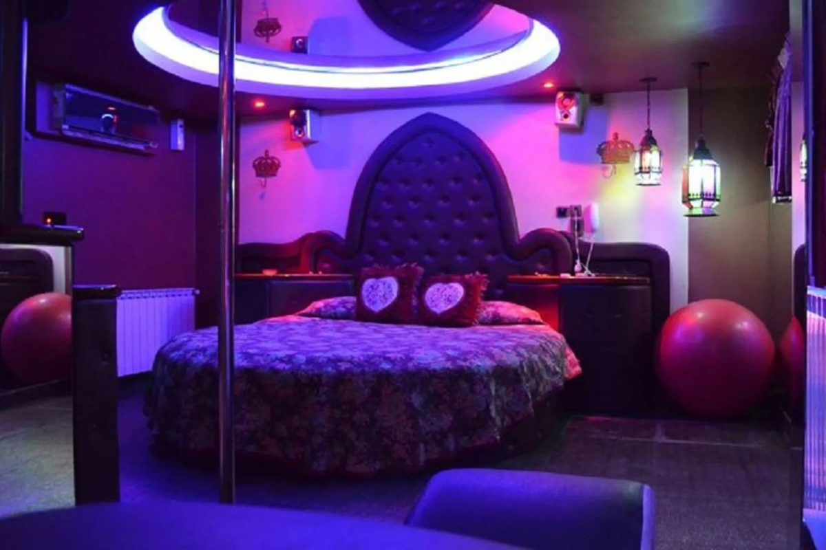 Fueron a un hotel alojamiento y terminaron filmándose haciendo algo inesperado