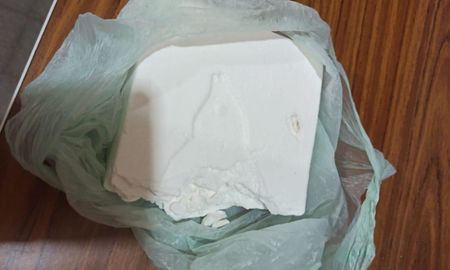 El trozo de cocaína tenía un logo de un delfín. El trozo de cocaína tenía un logo de un delfín.