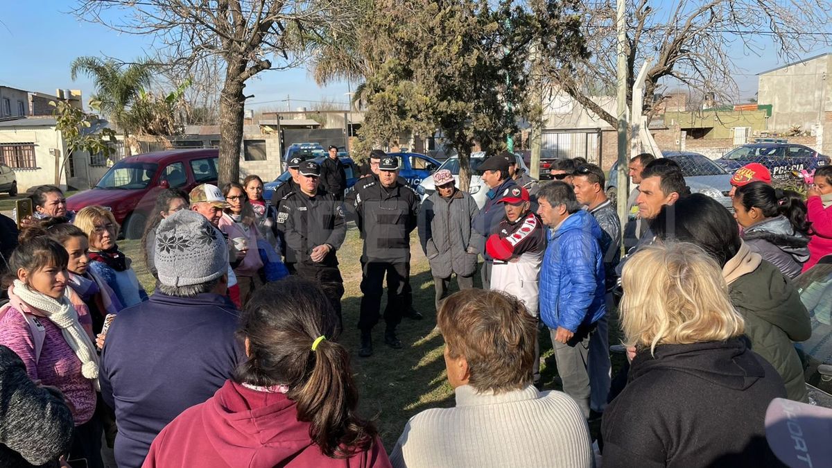 Los vecinos del barrio 12 de septiembre de Santo Tomé se reunieron con autoridades policiales y municipales por la ola de inseguridad que están viviendo.