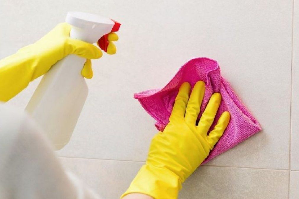 Cómo limpiar tus azulejos con vinagre para que queden relucientes y no junten suciedad