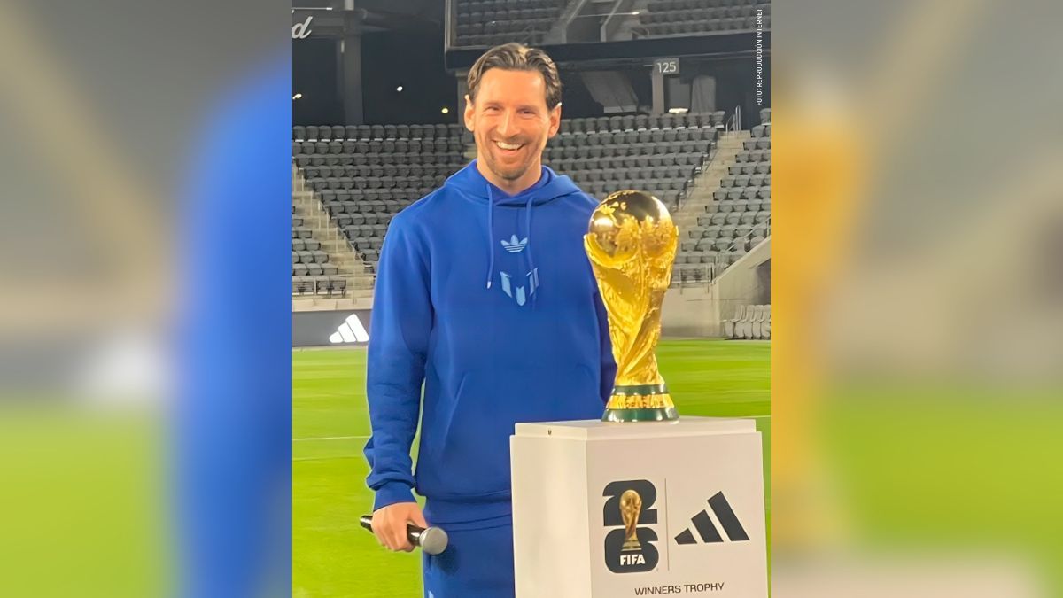Lionel Messi en su reencuentro con la Copa del Mundo. Lionel Messi en su reencuentro con la Copa del Mundo.
