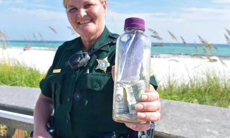 encuentran en el mar una botella con una carta conmovedora encuentran en el mar una botella con una carta conmovedora