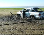 La camioneta estuvo varada desde el s&aacute;bado a la tarde hasta el domingo a media ma&ntilde;ana y tuvo que intervenir maquinaria municipal para poder sacarla.