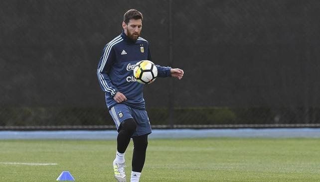 Messi llegó al país y se instaló en el predio de Ezeiza