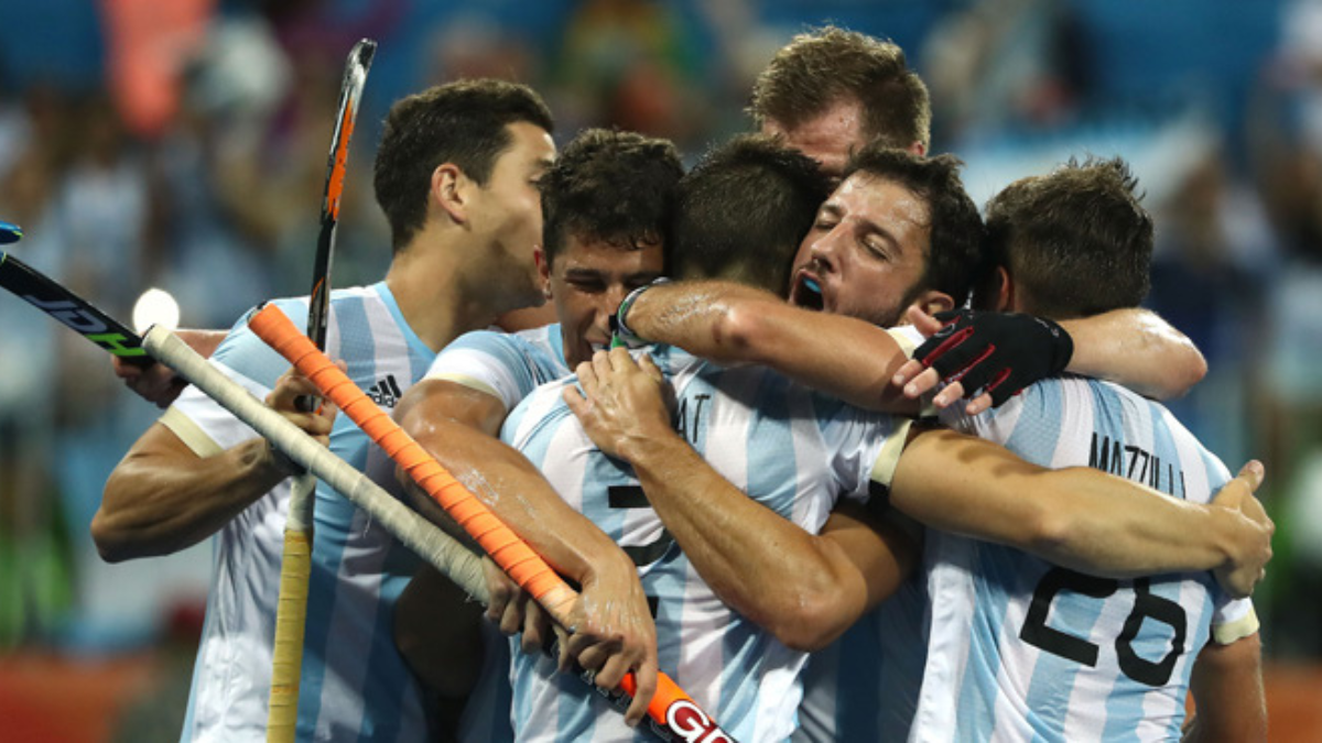 Los Leones festejan el histórico triunfo ante Bélgica que les permitió conquistar la medalla de oro en los Juegos Olímpicos de Río 2016. Los Leones festejan el histórico triunfo ante Bélgica que les permitió conquistar la medalla de oro en los Juegos Olímpicos de Río 2016.