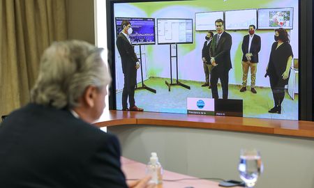 El presidente Alberto Fernández en la videoconferencia con el gobernador de Chaco, Jorge Capitanich, este martes. El presidente Alberto Fernández en la videoconferencia con el gobernador de Chaco, Jorge Capitanich, este martes.