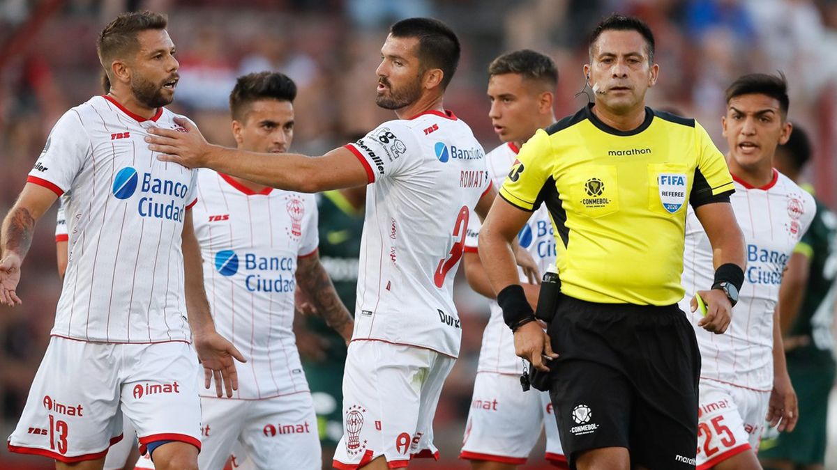 Huracán entiende el reclamo de sus jugadores pero espera por el aporte de Conmebol