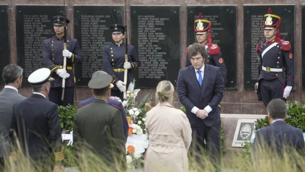 El presidente Javier Milei en el acto por el D&iacute;a del veterano y los ca&iacute;dos en la Guerra de las Malvinas.