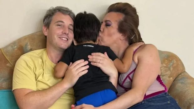 Lizy Tagliani junto a su hijo y su esposo.&nbsp;
