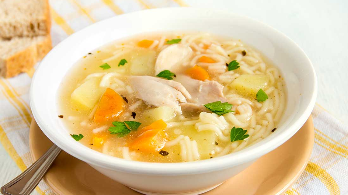 Sopa de pollo: la receta simple y económica para disfrutar en invierno