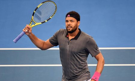 El francés Tsonga tomó ma decisión de no jugar el Abierto de Australia porque todavía está en proceso de recuperación de una lesión. El francés Tsonga tomó ma decisión de no jugar el Abierto de Australia porque todavía está en proceso de recuperación de una lesión.