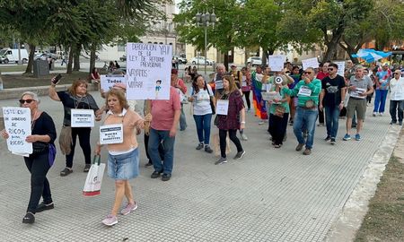 Además de la marcha en Santa Fe, también se realizaron concentraciones en otros lugares del país. Además de la marcha en Santa Fe, también se realizaron concentraciones en otros lugares del país.
